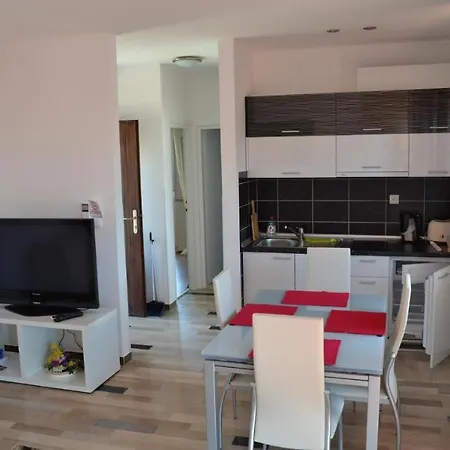 Lungomare Appartement *